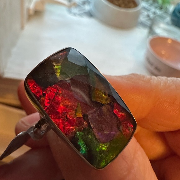 Ammolite and quartz doublet Gemstone Ring.  Comes with heart shaped box - Picture 5 of 12